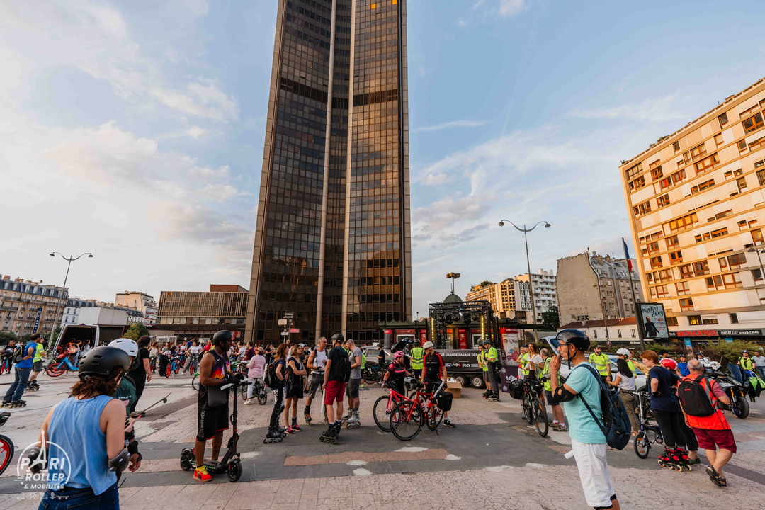 Parvis Gare Montparnasse lieu de rendez-vous balade