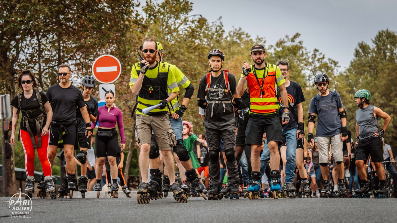 Photo staff pari roller & mobilités début du cortège