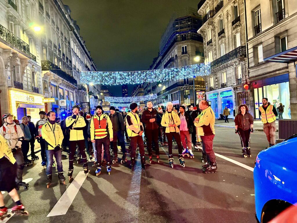 Balade roller Illuminations de Noël Paris - rue de Rennes ' avec Pari Roller & Mobilités