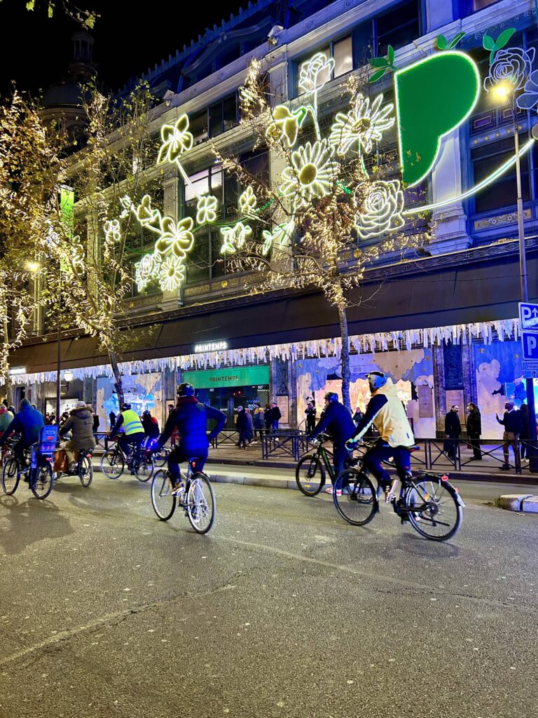 Balade vélo Illuminations de Noël Paris - Boulevard Hausmann Printemps - avec Pari Roller & Mobilités